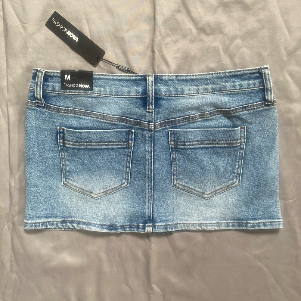 **NEW** FashionNova MINI SKIRT - Picture 2 of 3